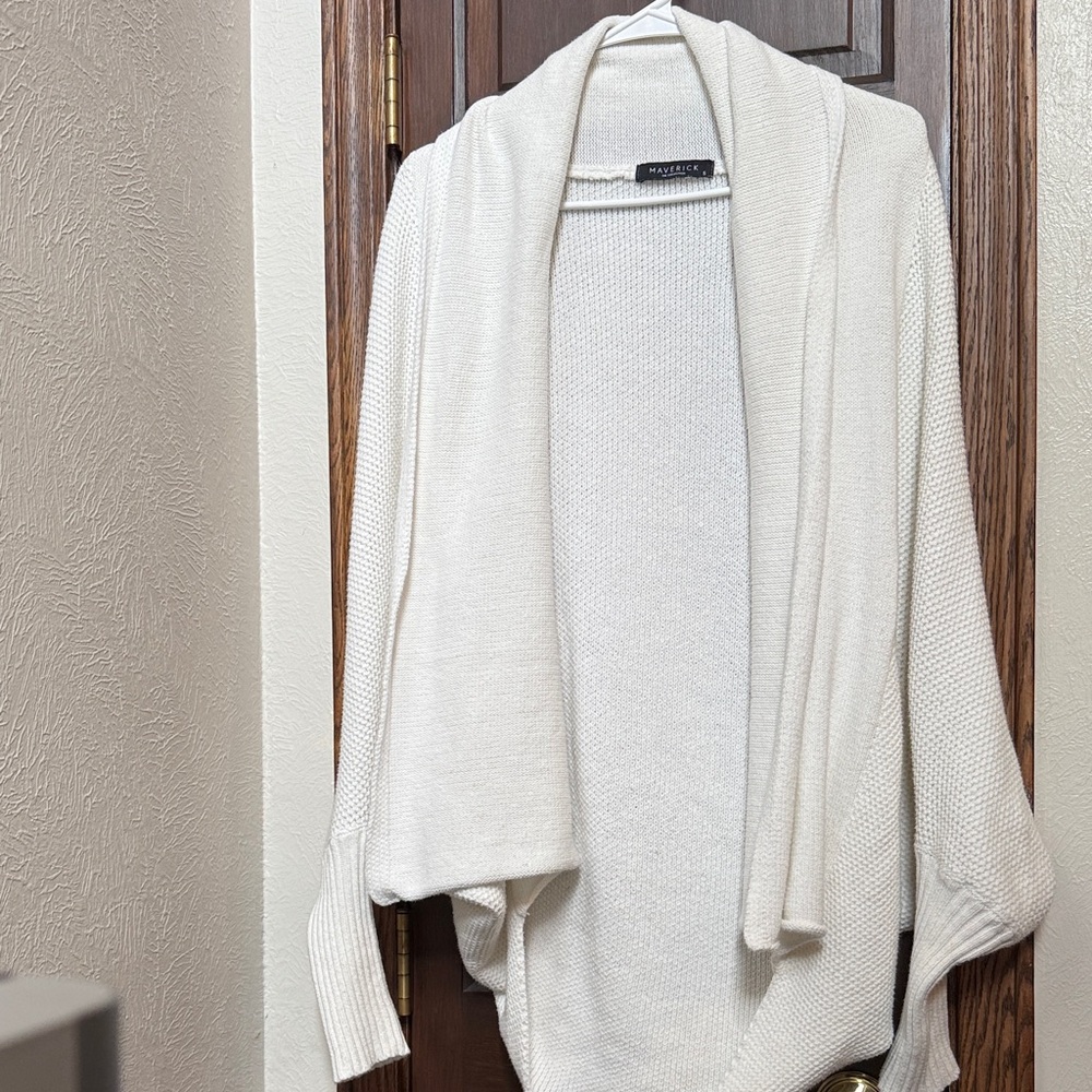 Maverick (boutique) White Women's Sweater